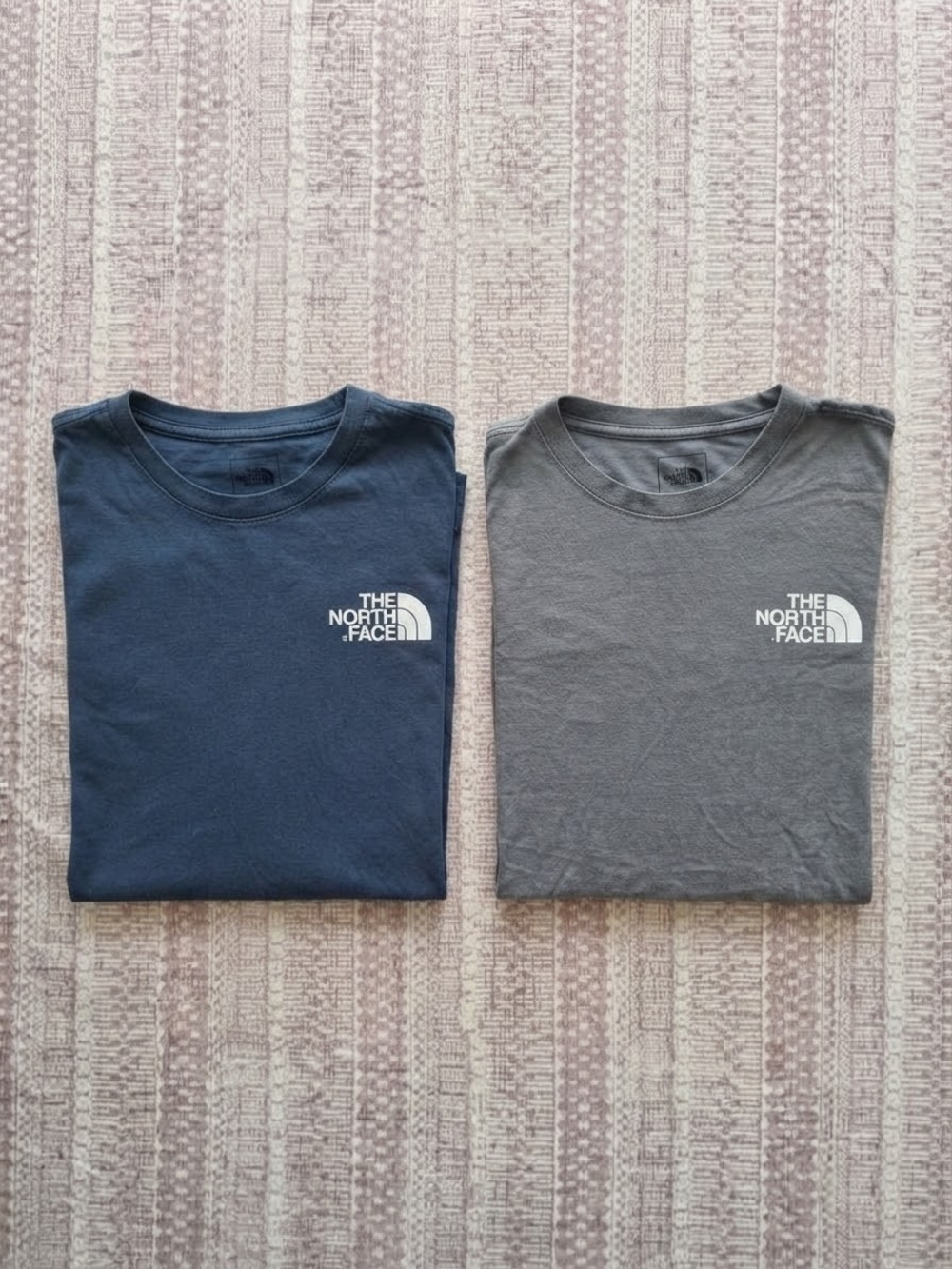 Bundle of 2 Men's The North Face T-Shirts Navy & Gray - Size Large